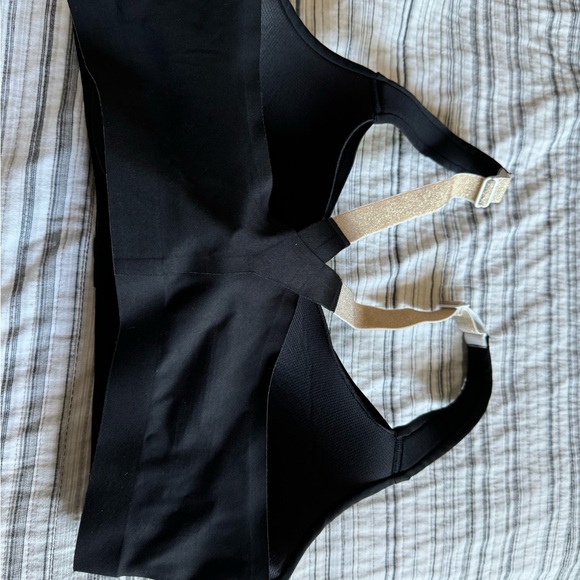 Victoria Secret Sport Bra 36D - Picture 5 of 11